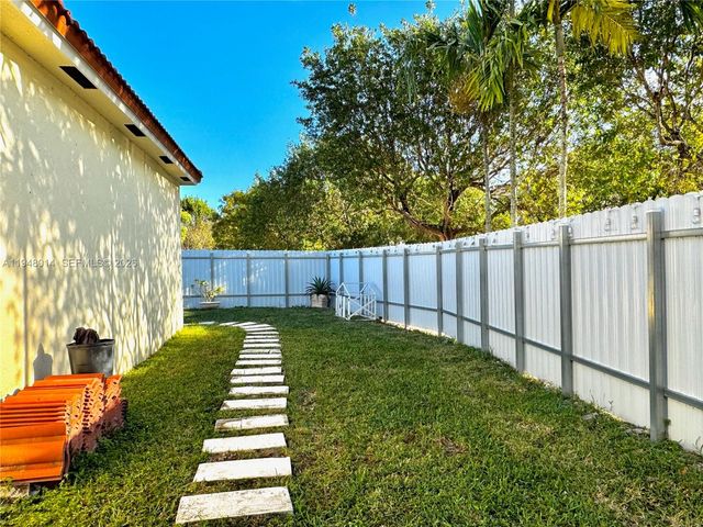 2101 NE 37th Ter, Homestead, FL 33033