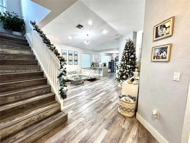 2101 NE 37th Ter, Homestead, FL 33033