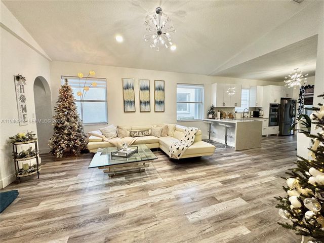 2101 NE 37th Ter, Homestead, FL 33033