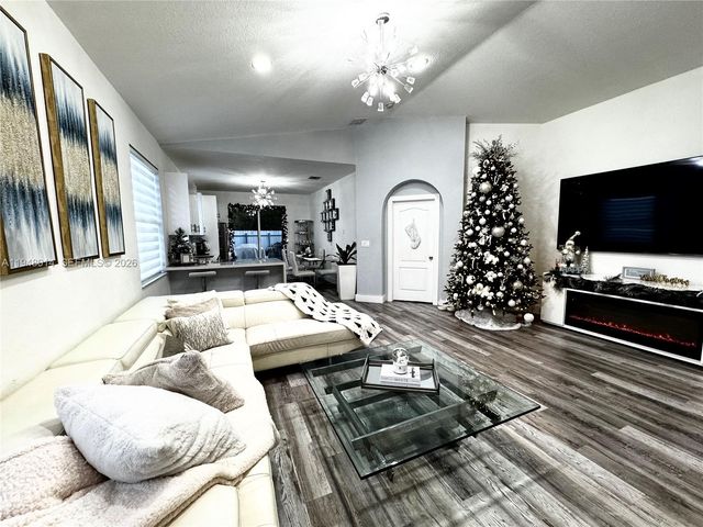 2101 NE 37th Ter, Homestead, FL 33033