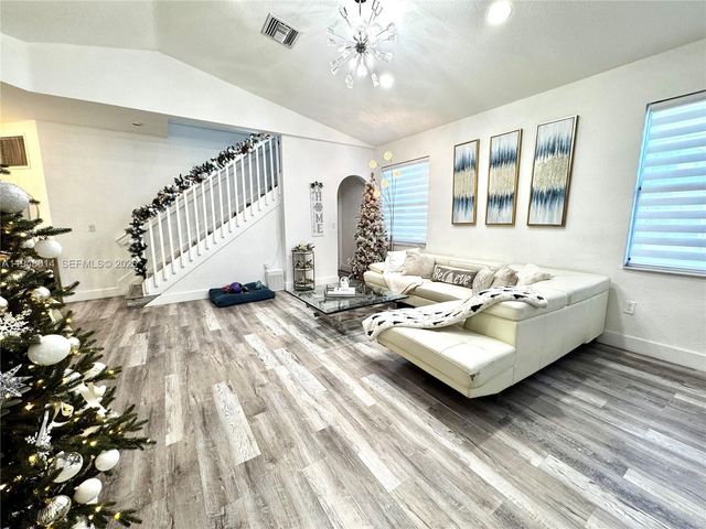 2101 NE 37th Ter, Homestead, FL 33033