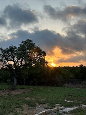 320 Valley Oak DR, Dripping Springs, TX 78620