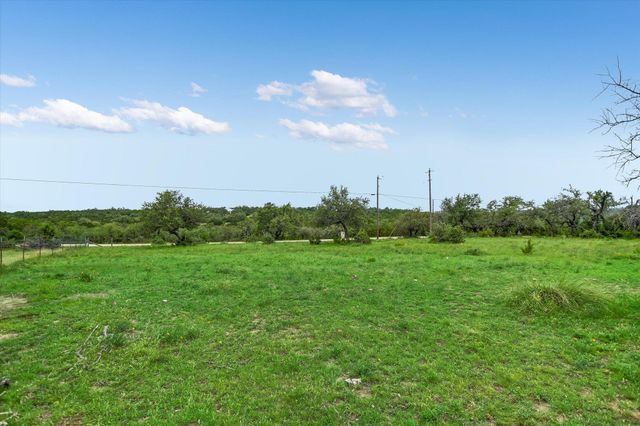 320 Valley Oak DR, Dripping Springs, TX 78620