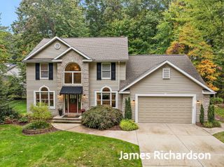 19053 N Fruitport Road, Spring Lake Twp, MI 49456