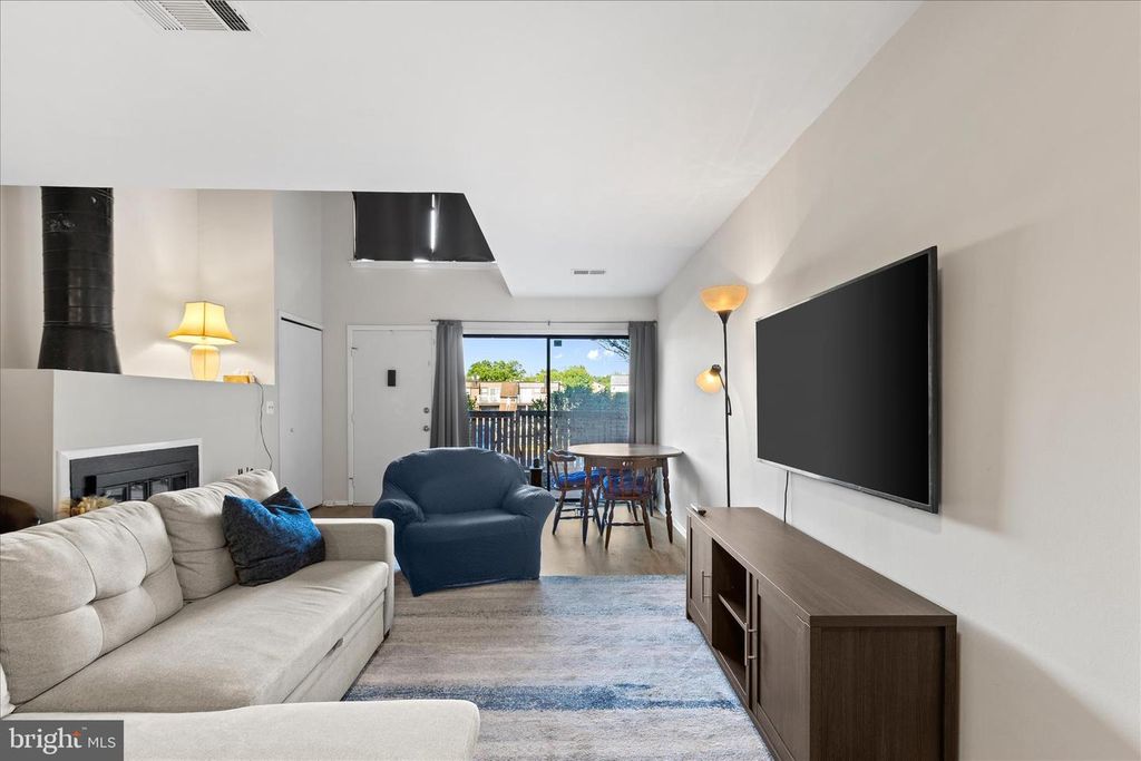 3911 WOODHUE PL, Alexandria, VA 22309