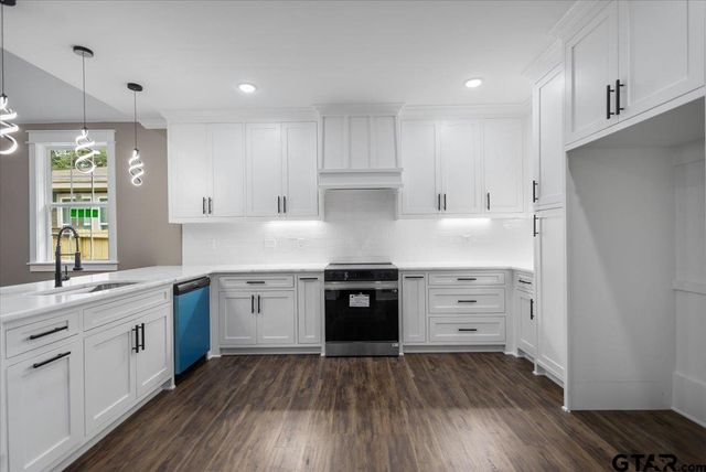 1722 N. Ross, Tyler, TX 75702