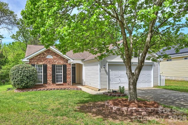 1605 Royal Tree Court, Charlotte, NC 28216