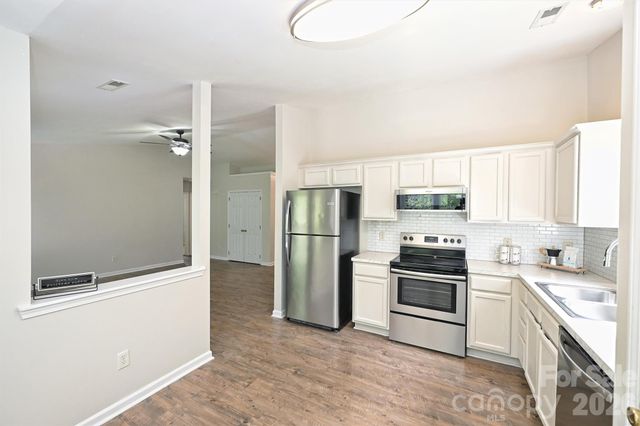 1605 Royal Tree Court, Charlotte, NC 28216