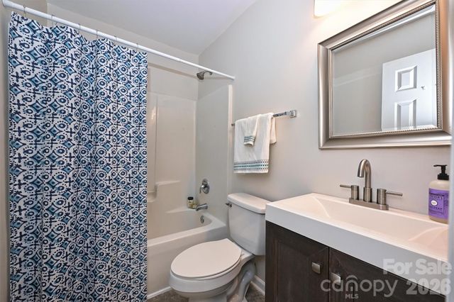 1605 Royal Tree Court, Charlotte, NC 28216