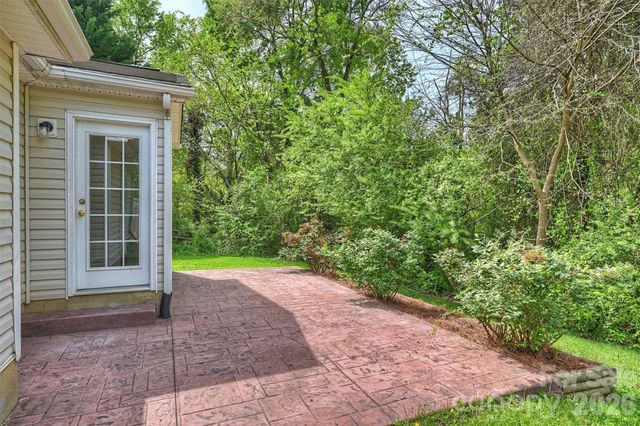 1605 Royal Tree Court, Charlotte, NC 28216