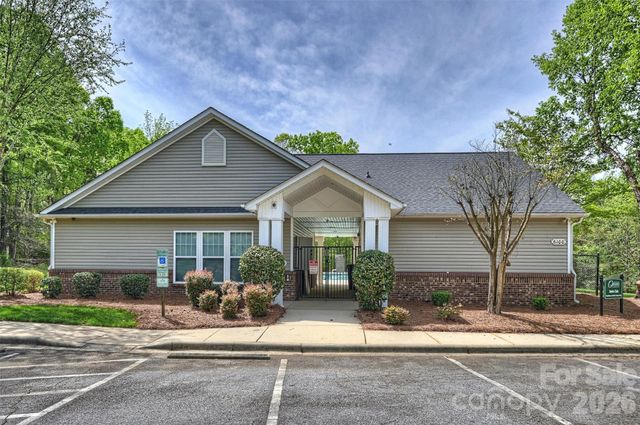 1605 Royal Tree Court, Charlotte, NC 28216