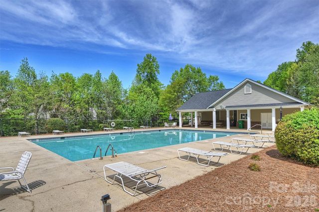 1605 Royal Tree Court, Charlotte, NC 28216