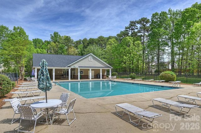 1605 Royal Tree Court, Charlotte, NC 28216