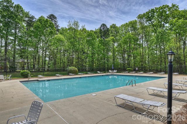 1605 Royal Tree Court, Charlotte, NC 28216
