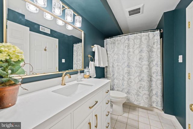3203 KINROSS CIR, Herndon, VA 20171