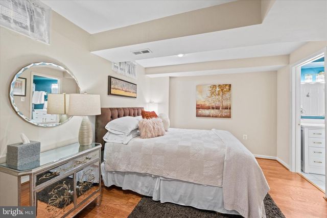3203 KINROSS CIR, Herndon, VA 20171