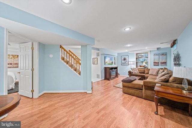 3203 KINROSS CIR, Herndon, VA 20171