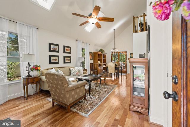 3203 KINROSS CIR, Herndon, VA 20171