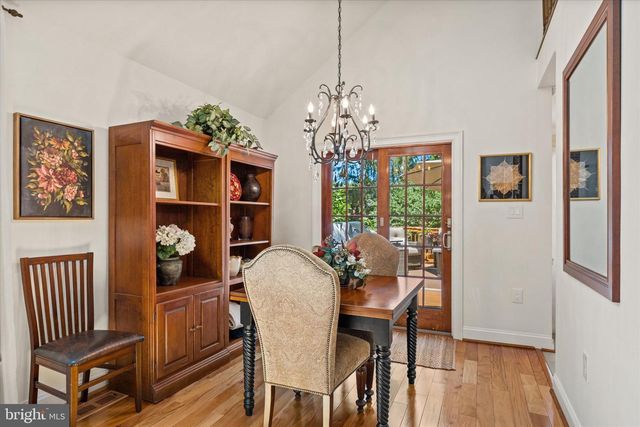3203 KINROSS CIR, Herndon, VA 20171