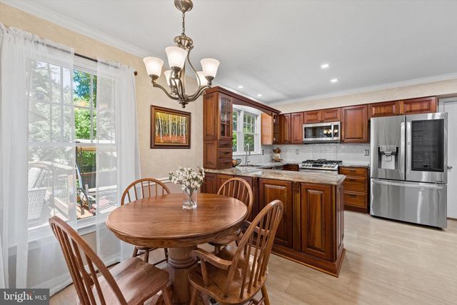 3203 KINROSS CIR, Herndon, VA 20171