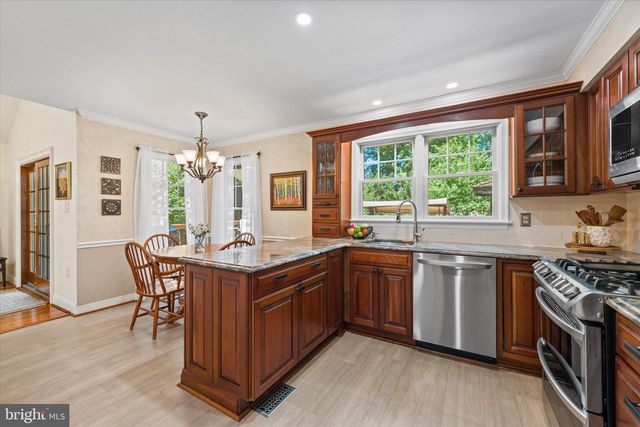 3203 KINROSS CIR, Herndon, VA 20171