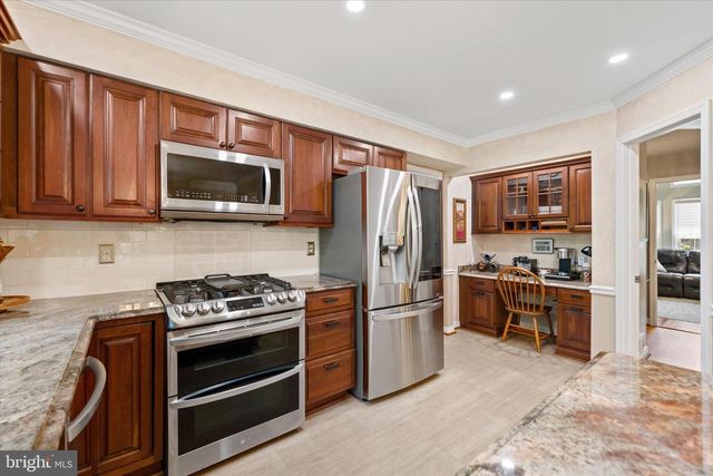 3203 KINROSS CIR, Herndon, VA 20171
