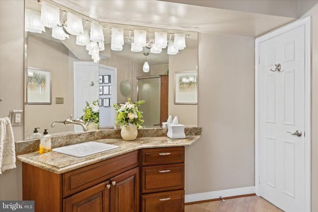 3203 KINROSS CIR, Herndon, VA 20171