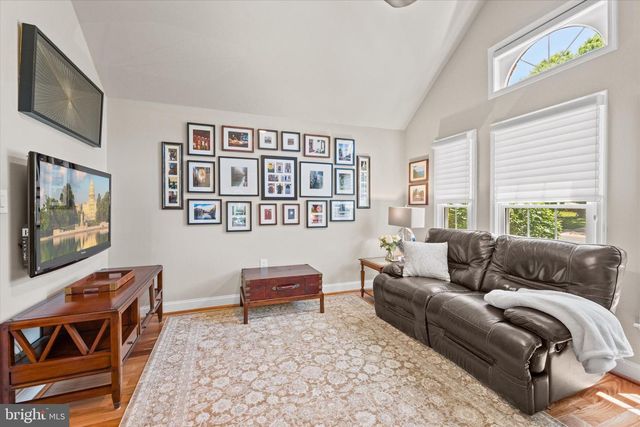 3203 KINROSS CIR, Herndon, VA 20171