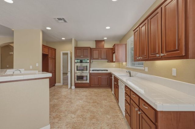 3537 Foxmore Ln, Rescue, CA 95672