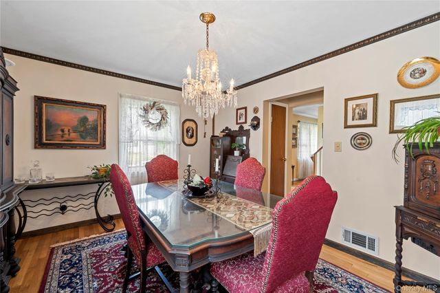 38 Hillvale Road, Albertson, NY 11507