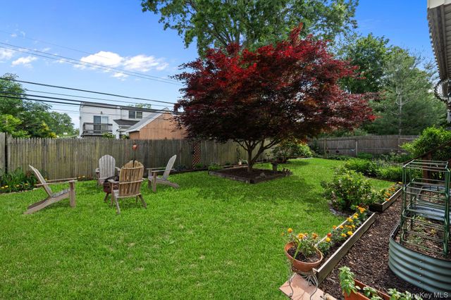 38 Hillvale Road, Albertson, NY 11507