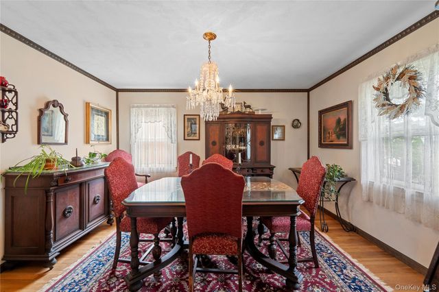38 Hillvale Road, Albertson, NY 11507