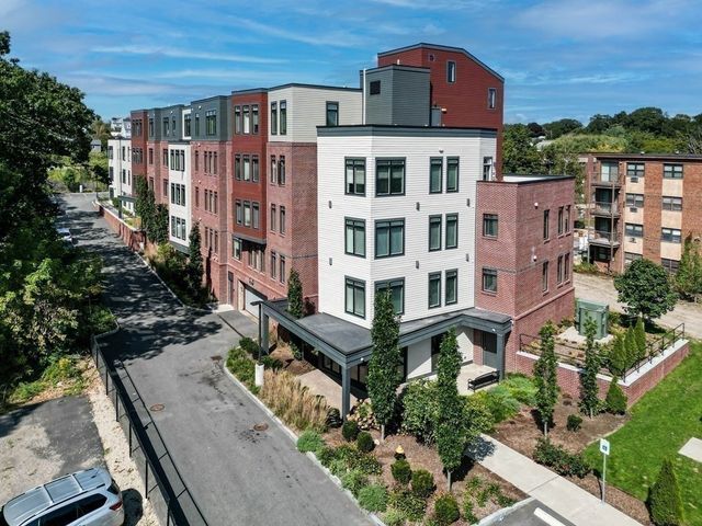 4945 Washington 304, Boston, MA 02132