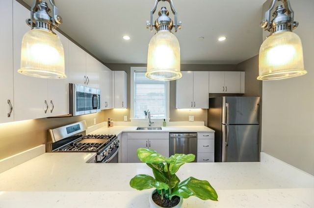 4945 Washington 304, Boston, MA 02132