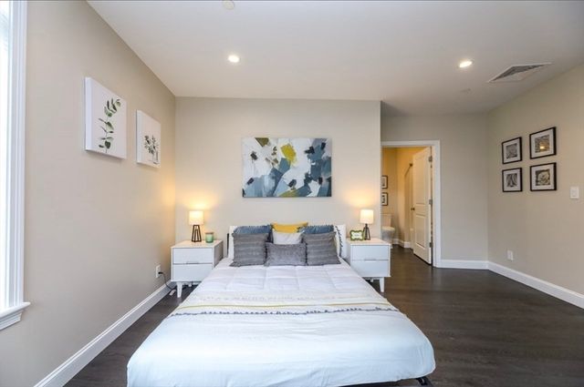 4945 Washington 304, Boston, MA 02132