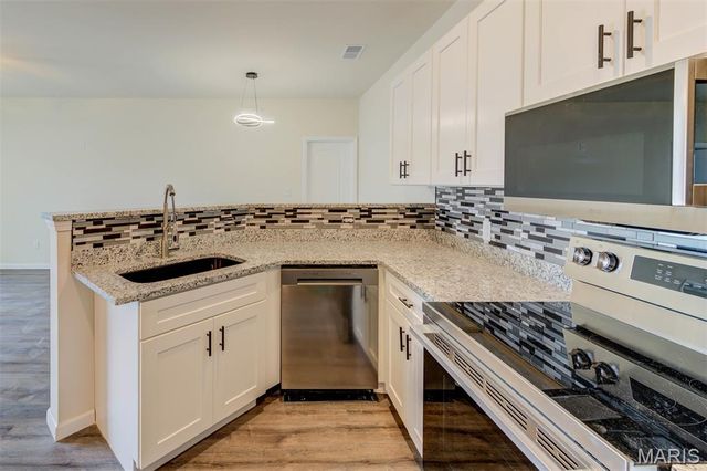 137 Nest Homes Dr, Ellisville, MO 63011