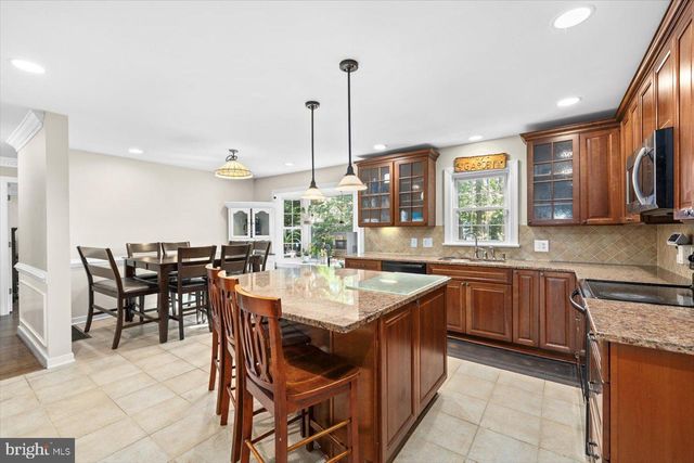 616 WINTERBERRY DR, Fredericksburg, VA 22405