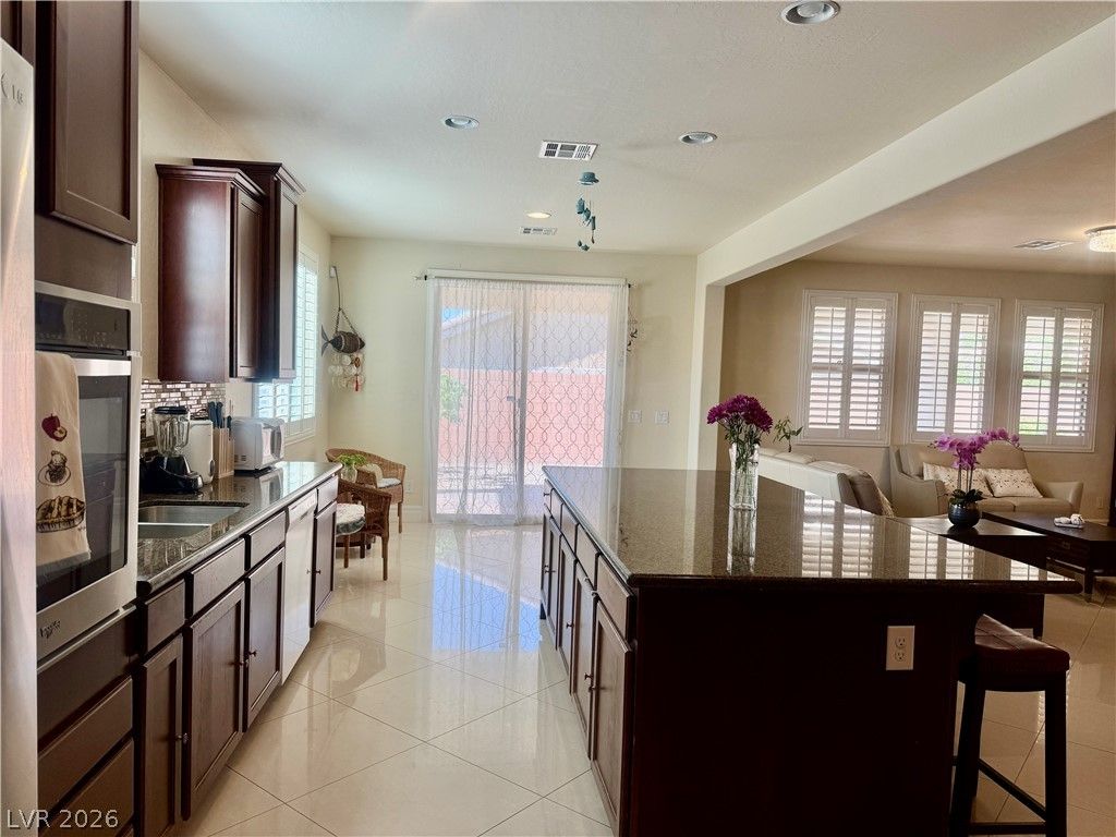 328 Cranstonhill Drive, Las Vegas, NV 89148 — photo 2