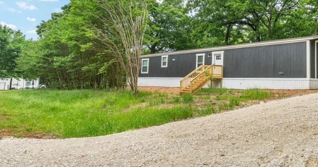 121 Neches Drive, Mabank, TX 75156