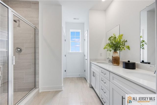 2 Galerie Court, Monroe, NJ 08831