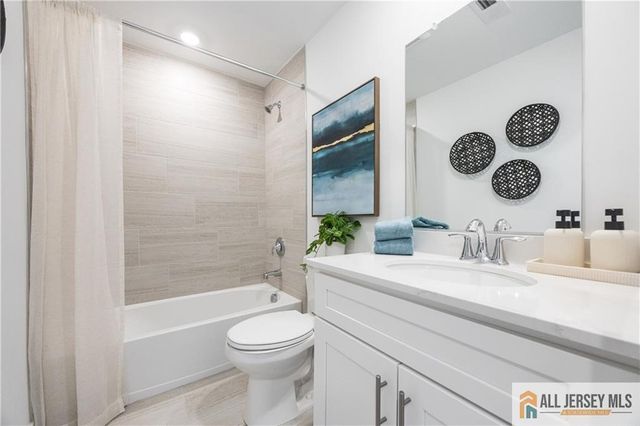 2 Galerie Court, Monroe, NJ 08831