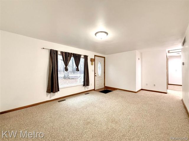 1730 Indian Road, Lapeer, MI 48446