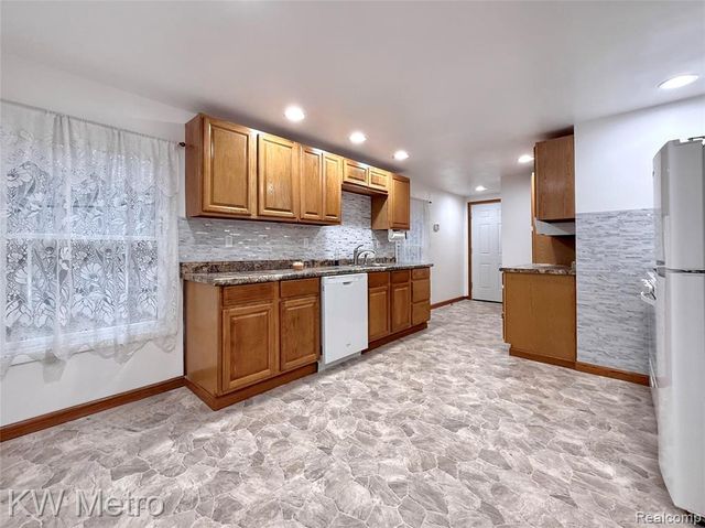 1730 Indian Road, Lapeer, MI 48446