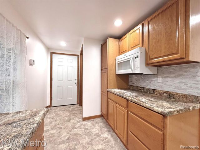 1730 Indian Road, Lapeer, MI 48446