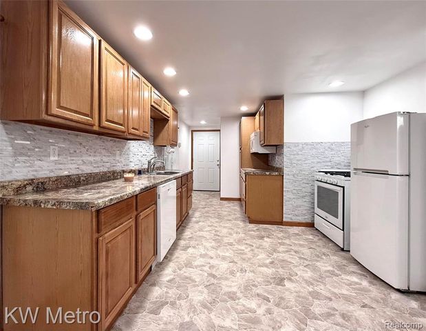 1730 Indian Road, Lapeer, MI 48446