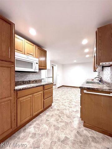 1730 Indian Road, Lapeer, MI 48446