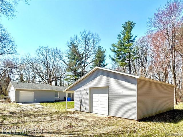 1730 Indian Road, Lapeer, MI 48446