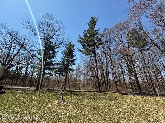 1730 Indian Road, Lapeer, MI 48446