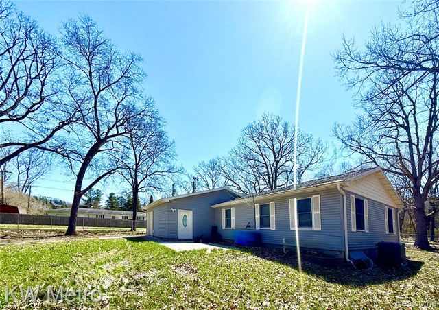 1730 Indian Road, Lapeer, MI 48446