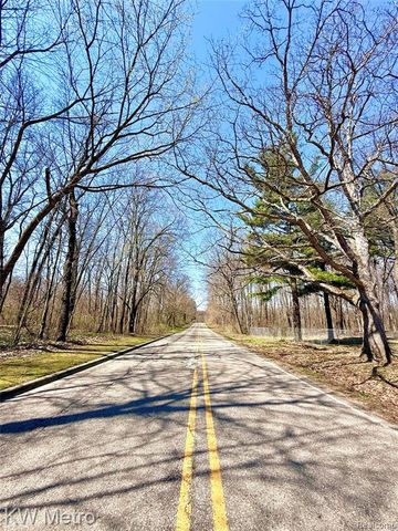 1730 Indian Road, Lapeer, MI 48446